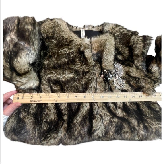 Robbi & Nikki Faux Fur Cropped Jacket w/ Rhinestone Brooch Size Women’s Medium - Picture 7 of 16